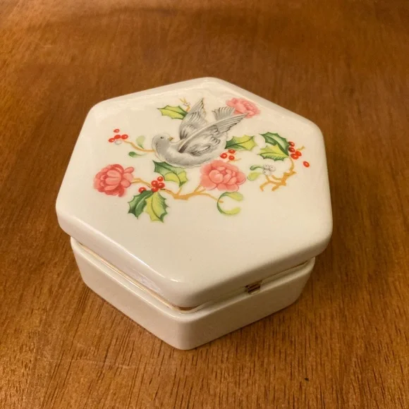 Vintage Avon Holiday Gift Box - Original Gift Note - Picture 1 of 11